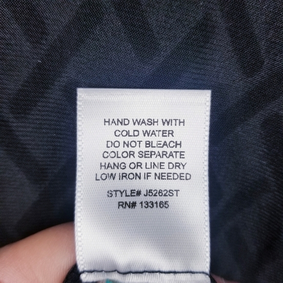 Everleigh Black Sleeveless Romper NWT - Picture 8 of 11